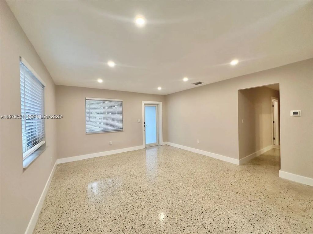 10302 Nw 35th Court, Miami