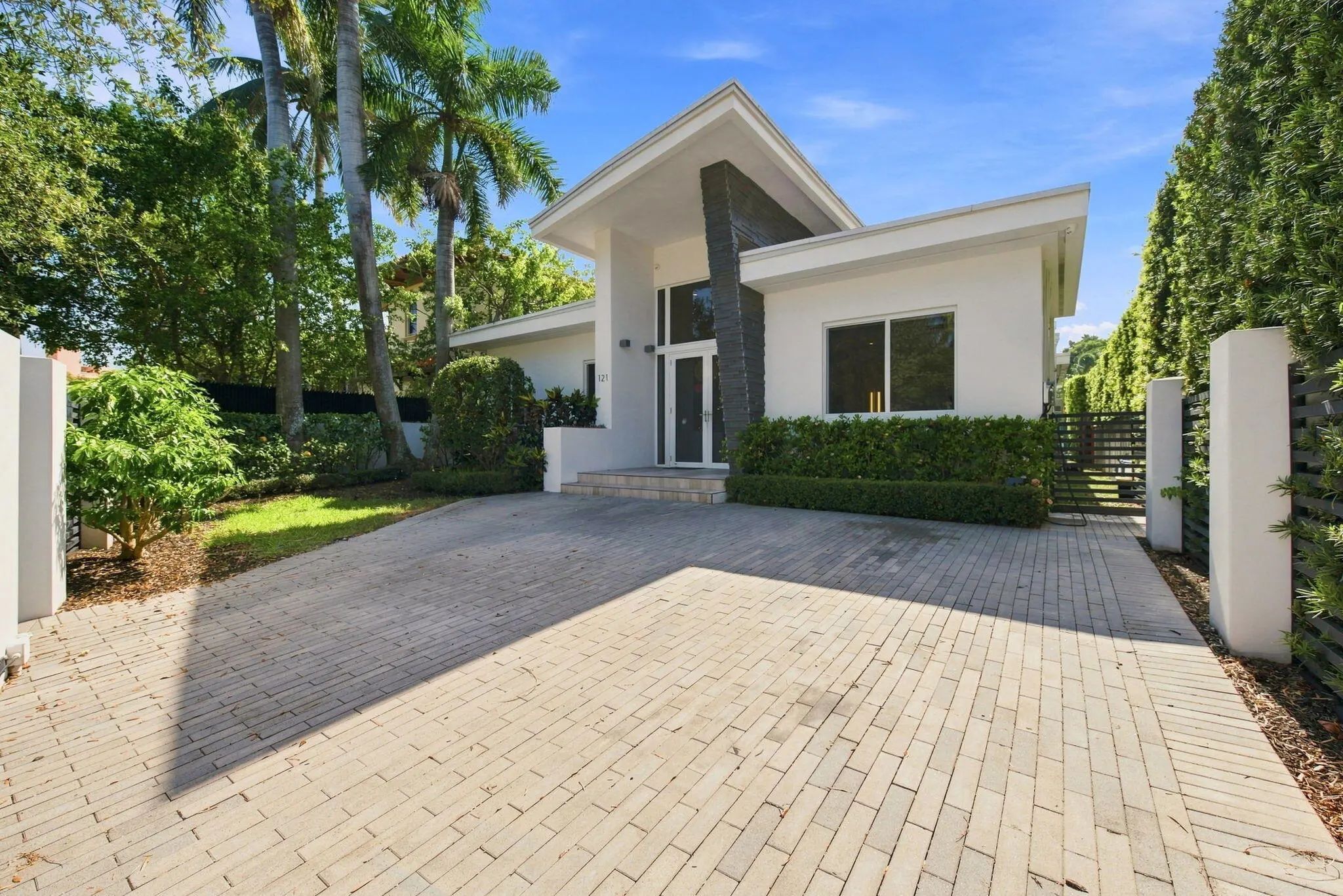 121 S Gordon Road, Fort Lauderdale
