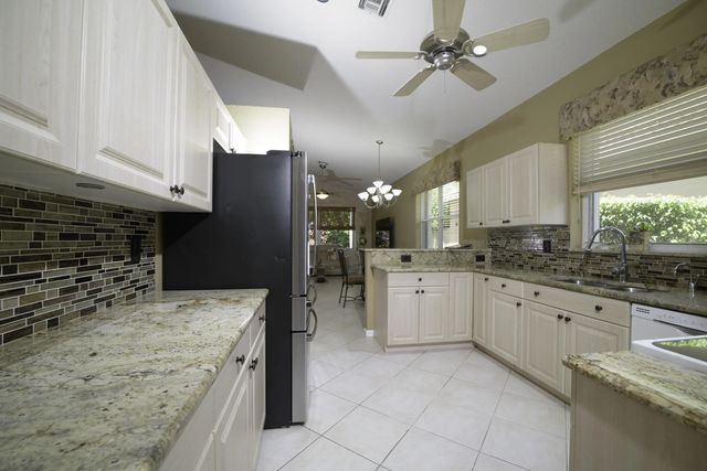 5 of 32 - 10052 Diamond Lake Drive, Boynton Beach, FL