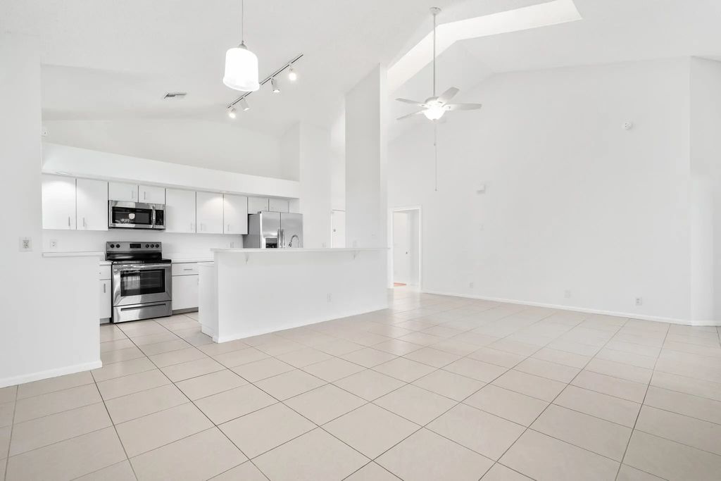 8049 Aberdeen Drive #202, Boynton Beach