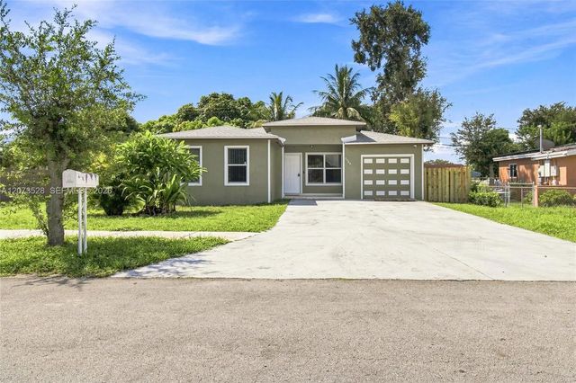 2 of 30 - 3520 Nw 213th Terrace, Miami Gardens, FL