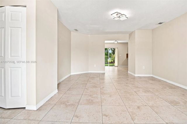 5 of 30 - 3520 Nw 213th Terrace, Miami Gardens, FL