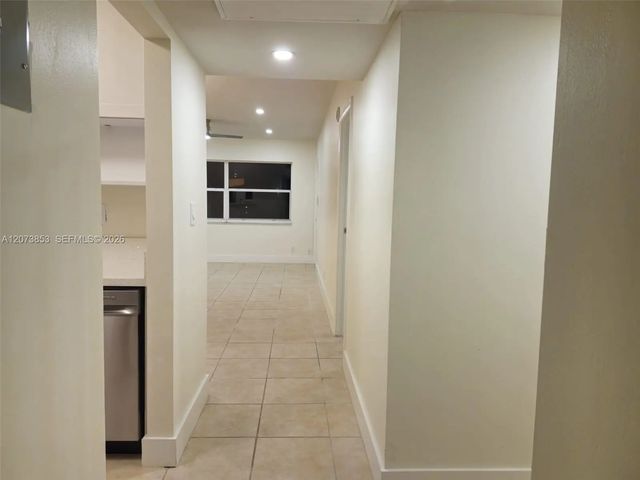 2 of 27 - 4800 Nw 35th Street #607, Lauderdale Lakes, FL
