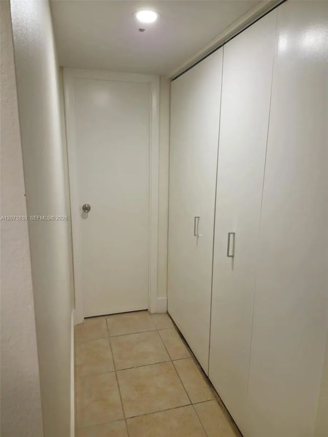 3 of 27 - 4800 Nw 35th Street #607, Lauderdale Lakes, FL