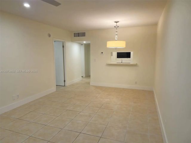 5 of 27 - 4800 Nw 35th Street #607, Lauderdale Lakes, FL