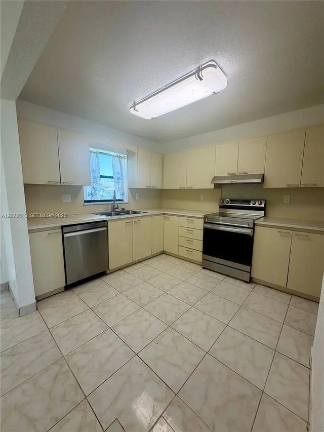 4 of 15 - 11030 Sw 153rd Street, Miami, FL