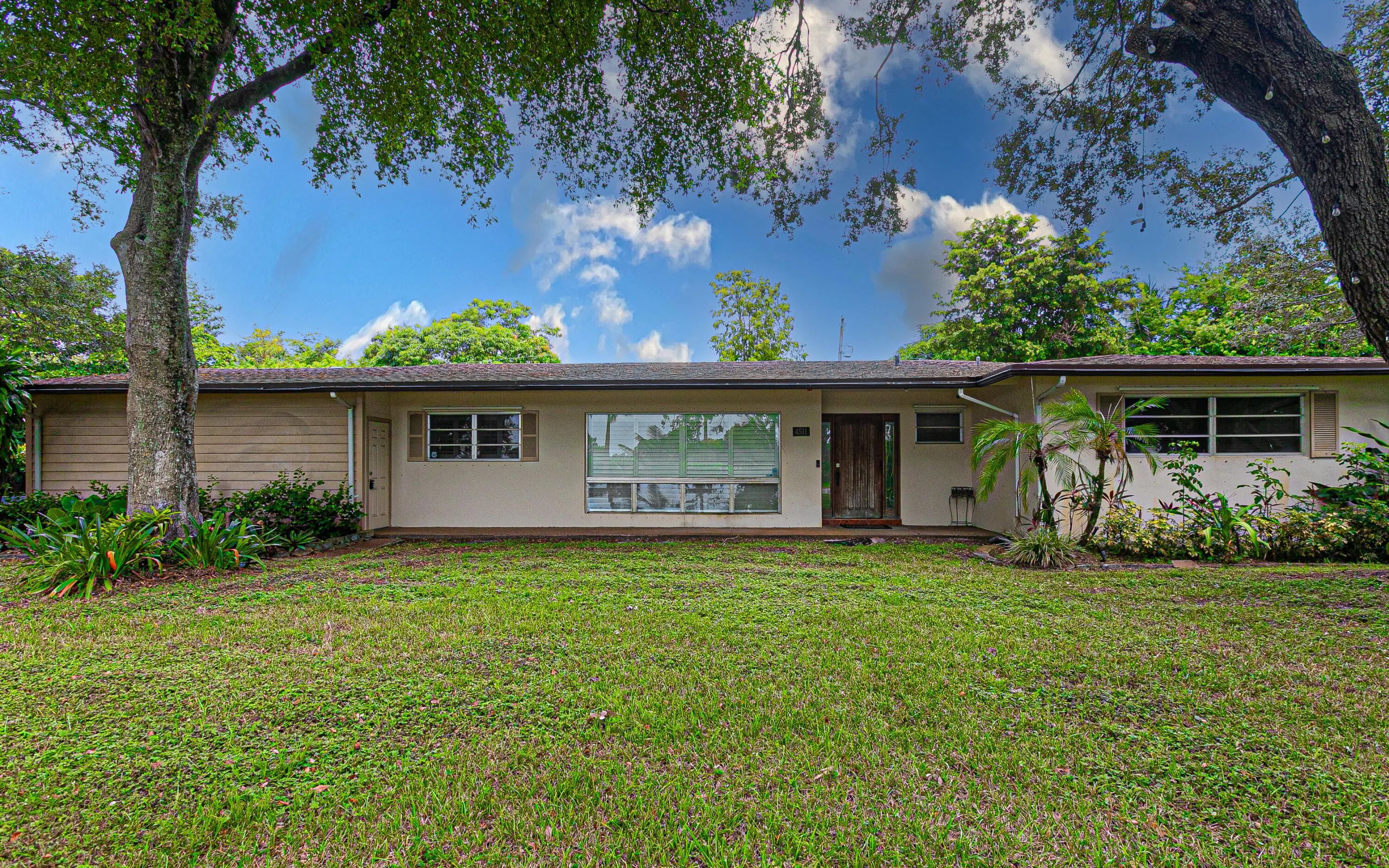 4511 E Country Club Circle, Plantation