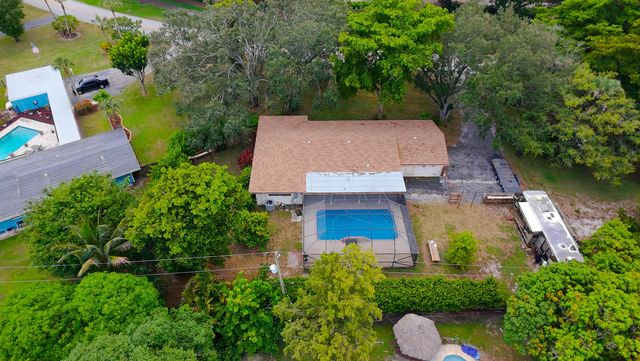 2 of 62 - 4511 E Country Club Circle, Plantation, FL