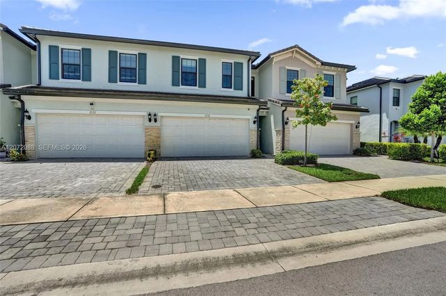 2 of 82 - 2138 S Appleton Circle S, Oakland Park, FL