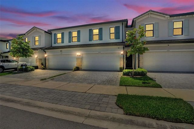 4 of 82 - 2138 S Appleton Circle S, Oakland Park, FL