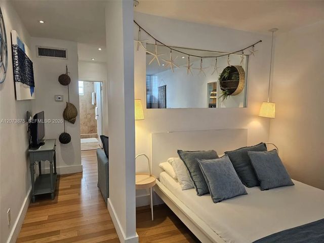 5 of 24 - 751 Collins Avenue #1, Miami Beach, FL
