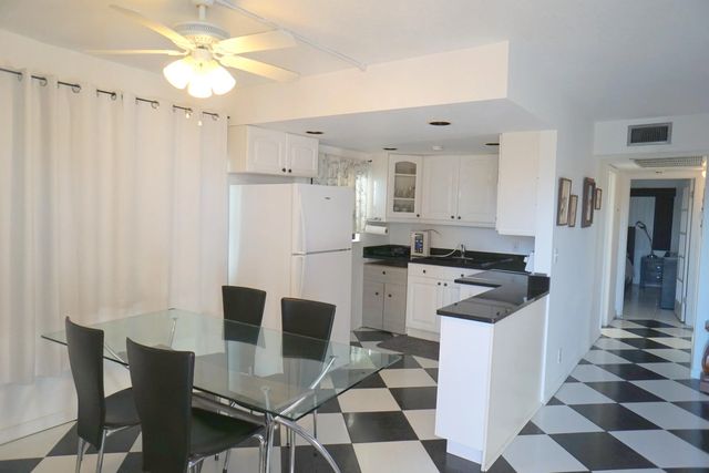 3 of 36 - 401 Southampton A, West Palm Beach, FL