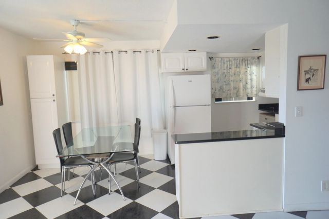 5 of 36 - 401 Southampton A, West Palm Beach, FL