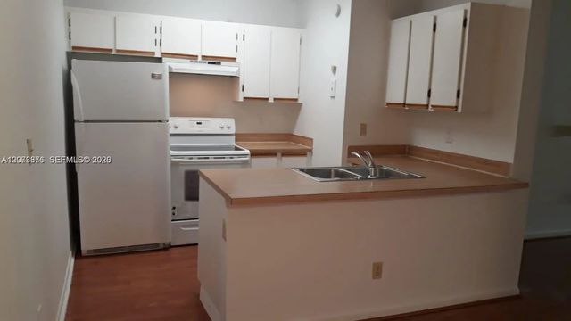 4 of 27 - 18328 Nw 68th Avenue #o, Hialeah, FL
