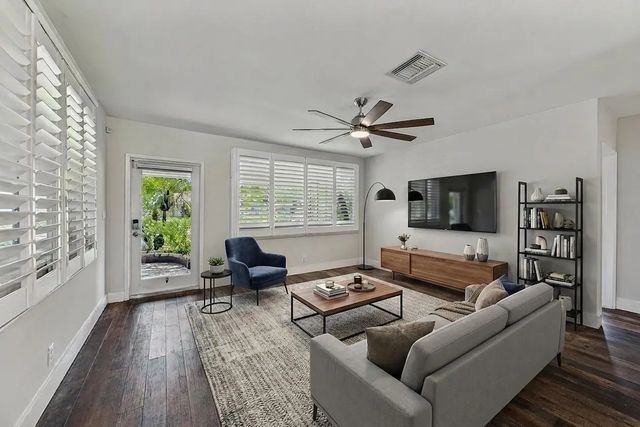 3 of 35 - 4821 Ne 6th Avenue, Oakland Park, FL