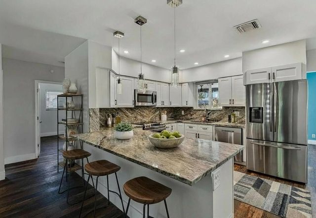 5 of 35 - 4821 Ne 6th Avenue, Oakland Park, FL