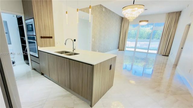2 of 44 - 600 Ne 27th Street #604, Miami, FL