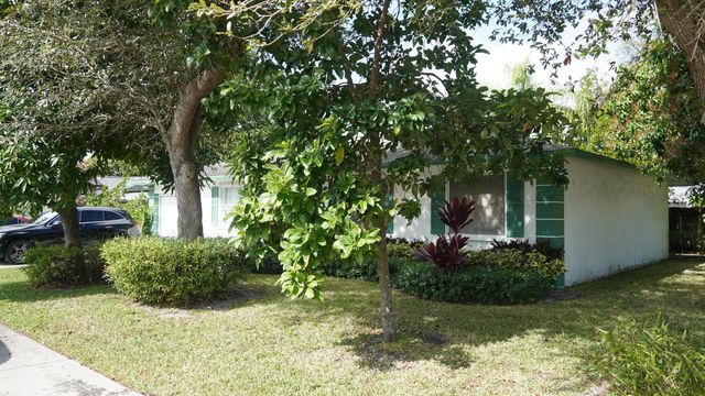 3 of 36 - 5805 Bosque Lane, West Palm Beach, FL