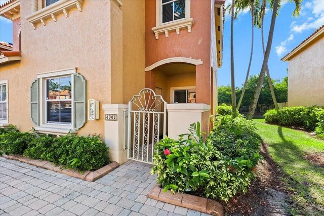 3 of 34 - 4962 Leeward Lane #3807, Fort Lauderdale, FL