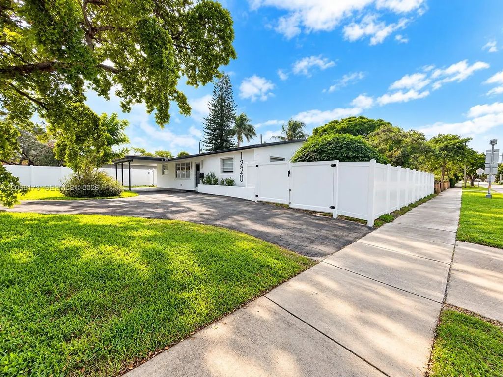 1220 Ne 8th Street, Pompano Beach