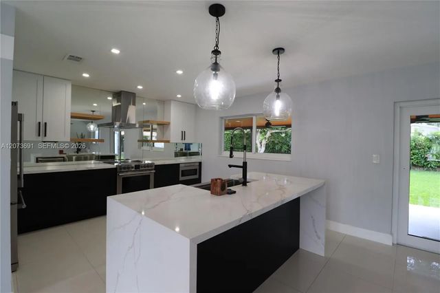 3 of 22 - 8123 Sw 95th Court, Miami, FL