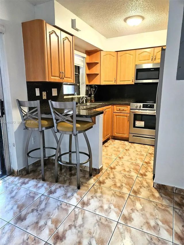 4 of 17 - 5274 W 25th Lane #206, Hialeah, FL