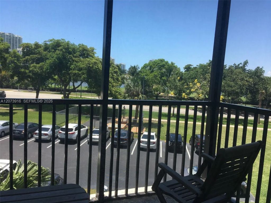 3475 N Country Club Drive #309, Aventura
