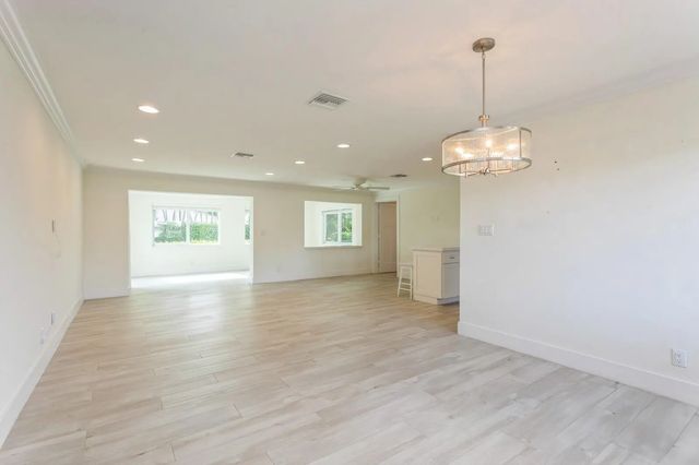 3 of 27 - 1615 Venus Avenue, Jupiter, FL