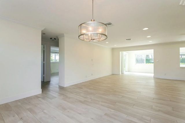 4 of 27 - 1615 Venus Avenue, Jupiter, FL