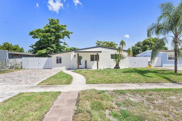 3 of 45 - 416 Tuskegee Drive, Lake Worth, FL