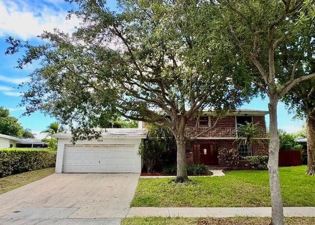 2 of 39 - 1916 Harbourview Drive, Fort Lauderdale, FL