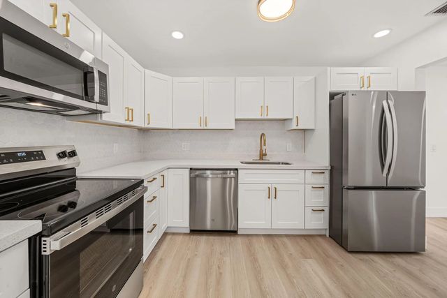 4 of 25 - 5937 Caribbean Boulevard, West Palm Beach, FL