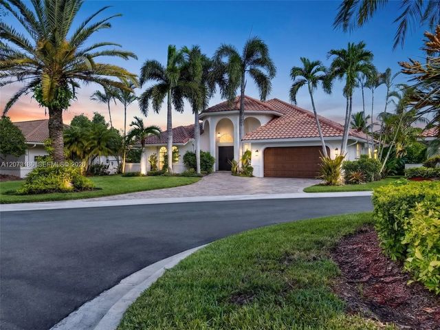 719 Crystal Court, Weston