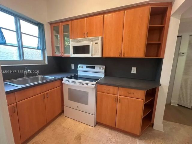 5 of 16 - 1341 Meridian Avenue #202, Miami Beach, FL