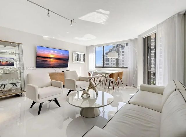 3 of 7 - 540 Brickell Key Drive #919, Miami, FL