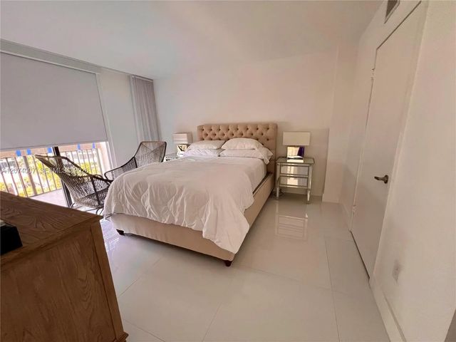 4 of 7 - 540 Brickell Key Drive #919, Miami, FL