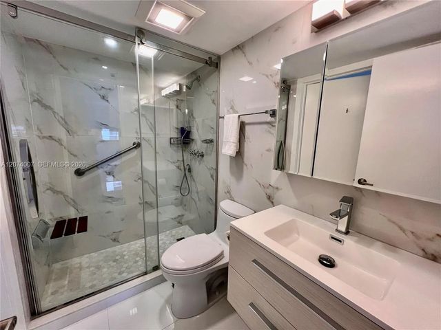 5 of 7 - 540 Brickell Key Drive #919, Miami, FL