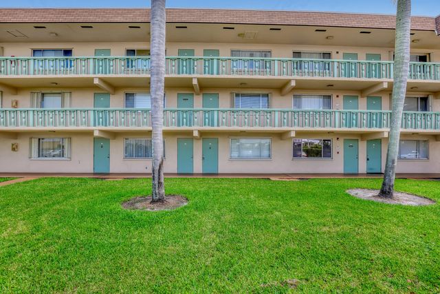 2 of 19 - 400 Village Green Circle W #117, Palm Springs, FL
