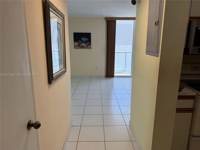 5 of 60 - 2457 Collins Avenue #1405, Miami Beach, FL