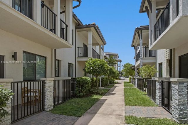 4 of 55 - 4532 Nw 83 Passage #0, Doral, FL