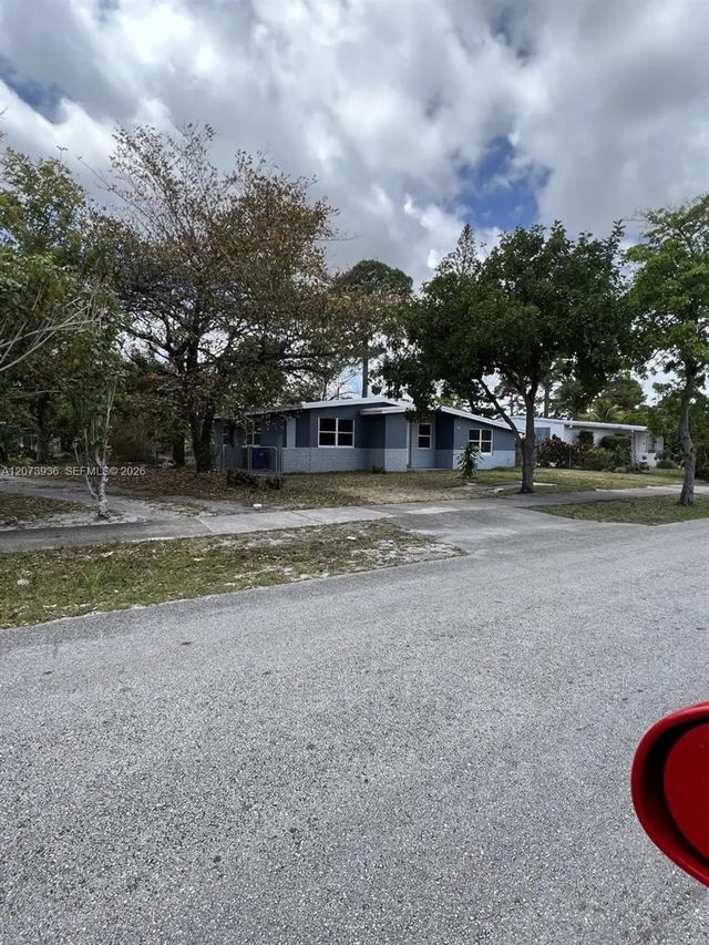 3 of 9 - 1704 Nw 18th Street, Fort Lauderdale, FL
