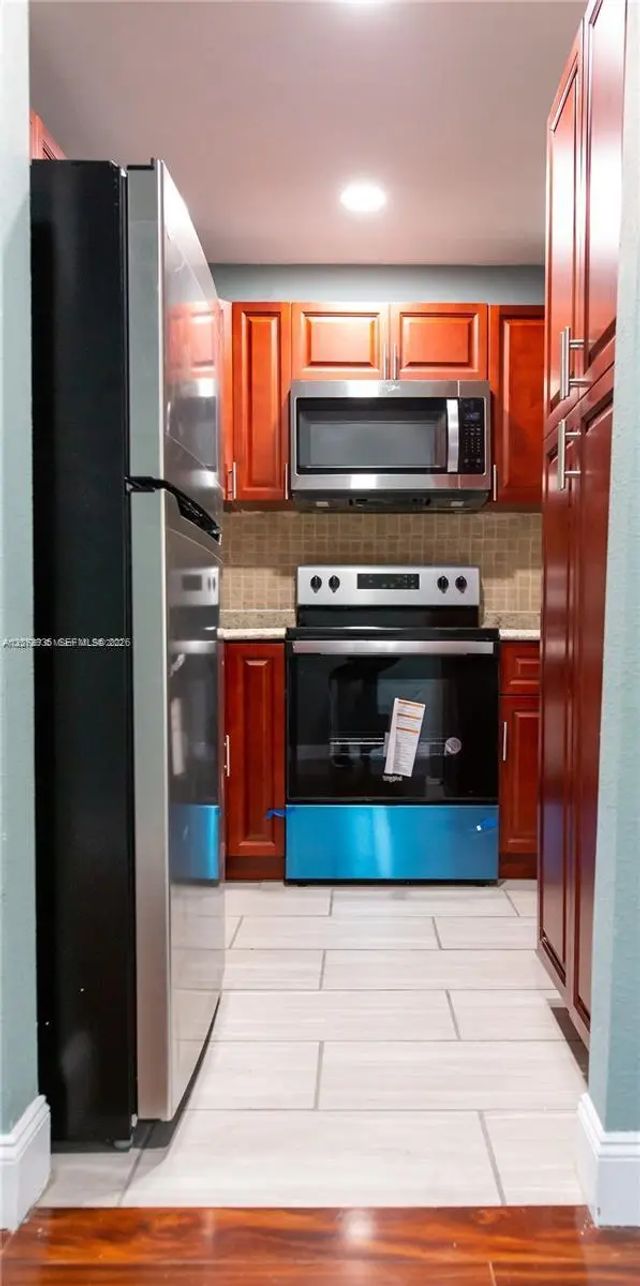 4 of 9 - 1704 Nw 18th Street, Fort Lauderdale, FL