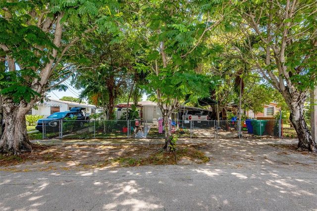 229-230 Nw 48th Court, Miami