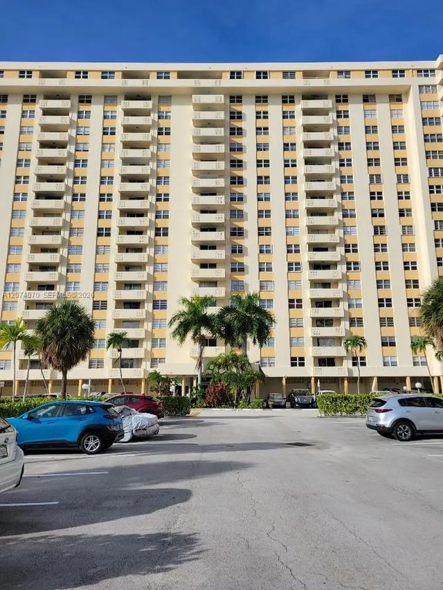 1833 S Ocean Drive #307, Hallandale Beach