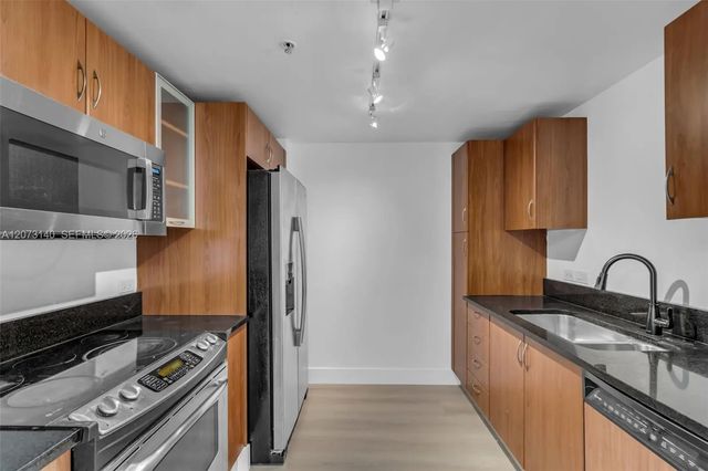 2 of 31 - 18800 Ne 29th Avenue #lp1022, Aventura, FL