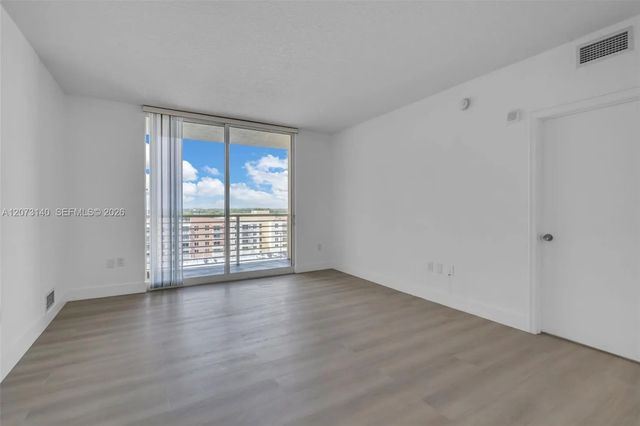 5 of 31 - 18800 Ne 29th Avenue #lp1022, Aventura, FL