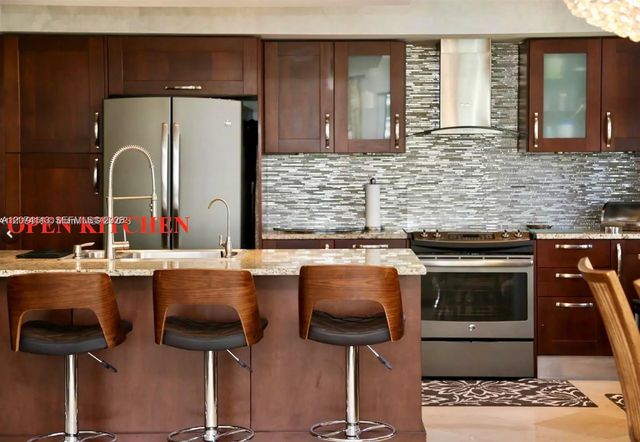 3 of 22 - 19900 E Country Club Drive #620, Aventura, FL