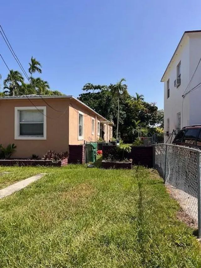 4 of 13 - 670 Ne 87th Street, Miami, FL