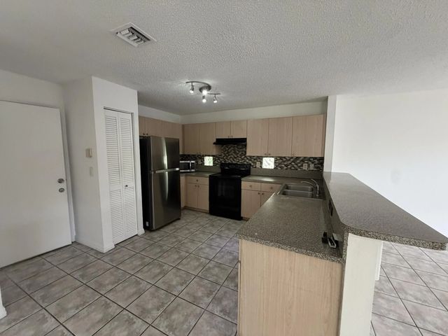 5 of 32 - 4172 Pine Hollow Circle, Greenacres, FL
