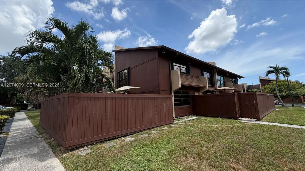 11507 Sw 64th Street #g, Miami